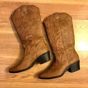 HOLD ✨ Brown Cowboy Boots